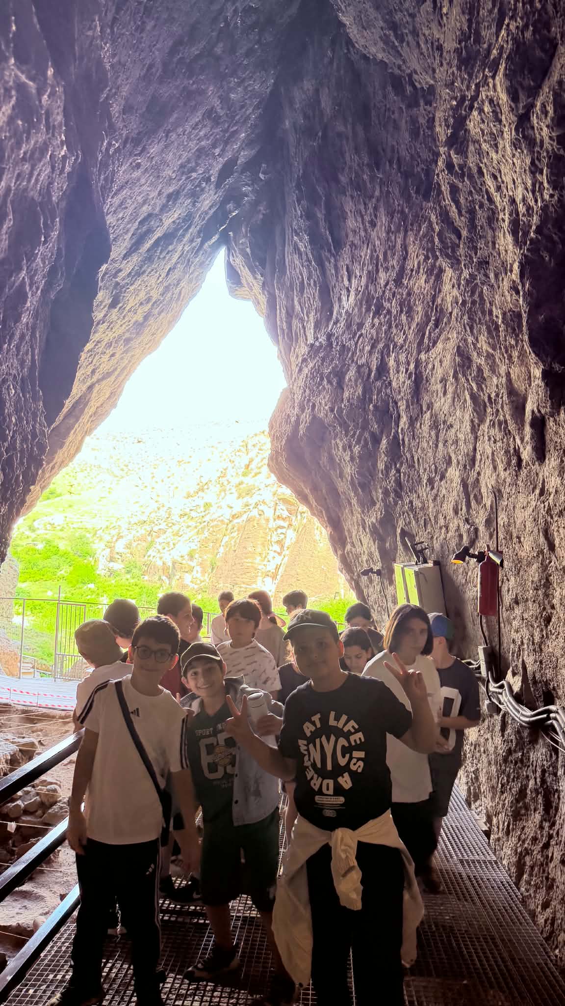 Թռչունների քարանձավում 