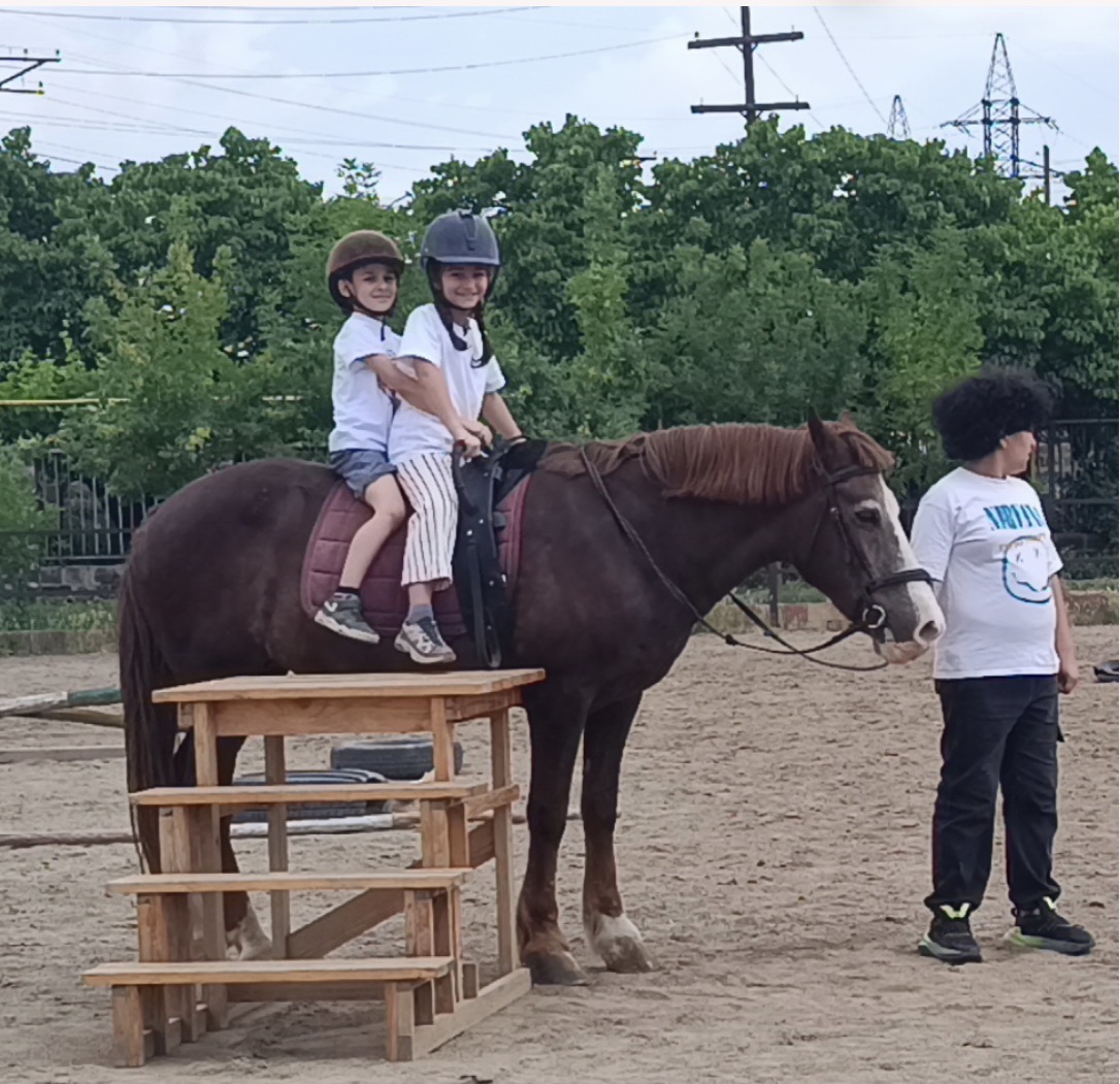 Dialogues équestres : « Pourquoi la selle a-t-elle un cheval ? »
