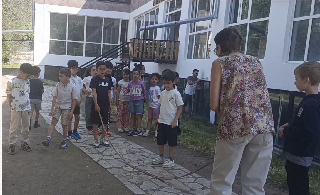 Geleneksel oyunlar ve saha oyunları aracılığıyla jimnastik
